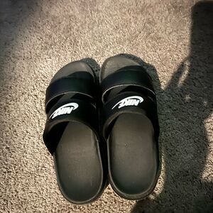 Nike sandals size 6